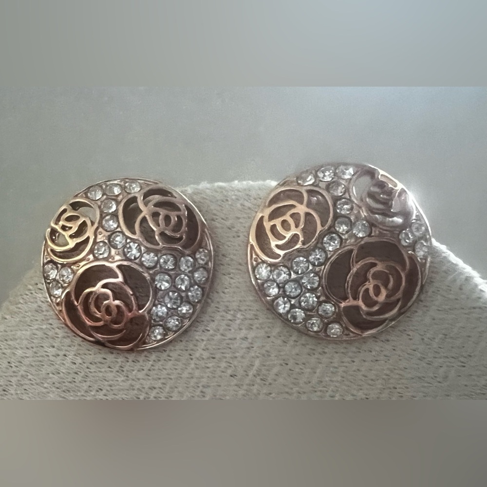 Rose Gold Floral Crystal Button Earrings Vintage. Rose Gold tone.